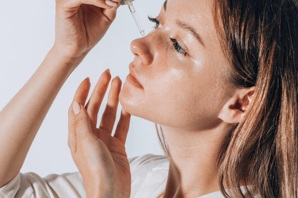 Read more about the article ไขทุกคำถามไฮยารูลอน หรือ ไฮยาลูรอนิค มีประโยชน์ต่อผิวอย่างไร?